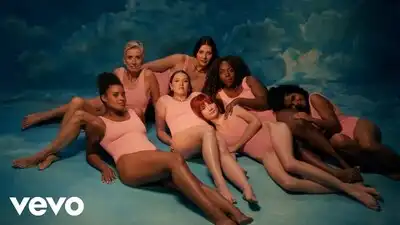 скачать клип Helena - Summer Body