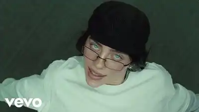 скачать клип Billie Eilish - BIRDS OF A FEATHER