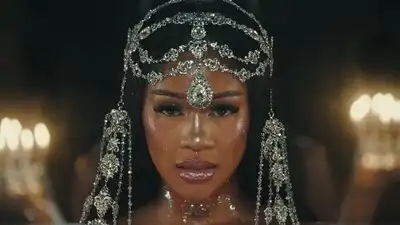 скачать клип Saweetie - BIRTHDAY