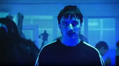 скачать клип Artemas - i like the way you kiss me