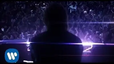 скачать клип David Guetta - Little Bad Girl