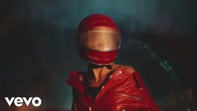 скачать клип Selena Gomez - It is not Me