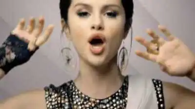 скачать клип Selena Gomez - Naturally