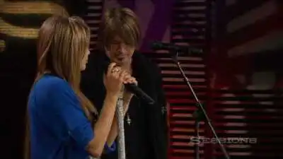 скачать клип Miley Cyrus - Butterfly Fly Away