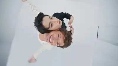 скачать клип Charlie Puth - Left and Right