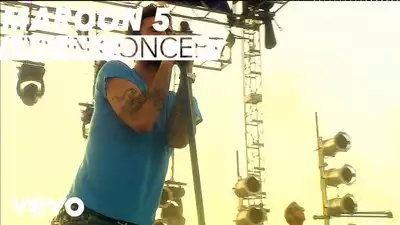 скачать клип Maroon 5 - Moves Like Jagger - Live