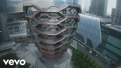 скачать клип The Chainsmokers - Takeaway