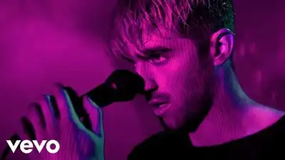 скачать клип The Chainsmokers - Everybody Hates Me