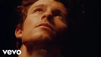 скачать клип Shawn Mendes - Heart of Gold