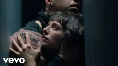 скачать клип Justin Bieber - All Around Me