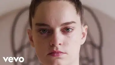 скачать клип Justin Bieber - Life Is Worth Living