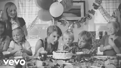 скачать клип Taylor Swift - Never Grow Up