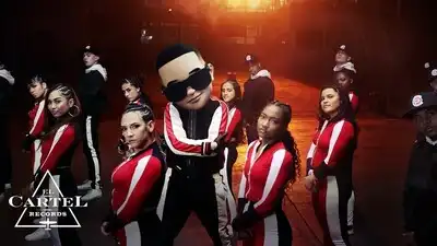 скачать клип Daddy Yankee - Con calma