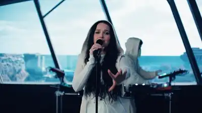 скачать клип Alan Walker and Anne Gudrun - Avalon - Live