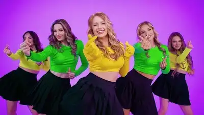 скачать клип POLI - Сердечки