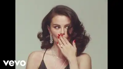 скачать клип Selena Gomez, benny blanco - Sunset Blvd