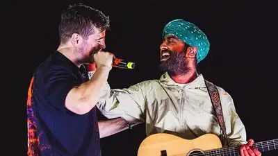 скачать клип Martin Garrix, Arijit Singh - Angels For Each Other