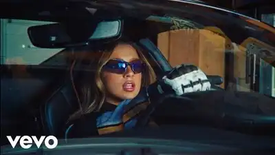 скачать клип Tate McRae - 2 hands