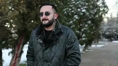 скачать клип Эрнест Геворгян - Я живу в этом мире