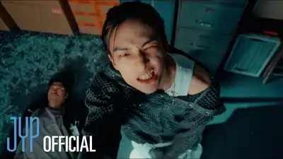 скачать клип Stray Kids - MEGAVERSE