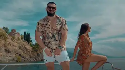 скачать клип Bloody - Ti