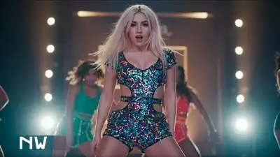 скачать клип Ava Max - Electric Heartbeat