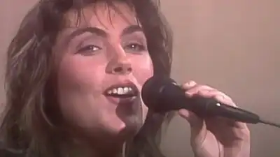 скачать клип Laura Branigan - Gloria
