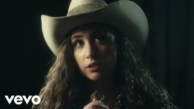 скачать клип Chappell Roan - Pink Pony Club