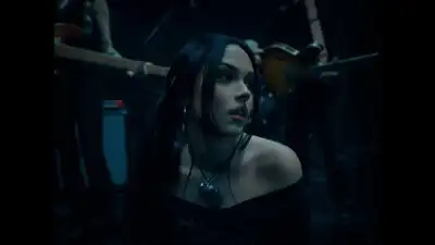 скачать клип Maggie Lindemann - decode