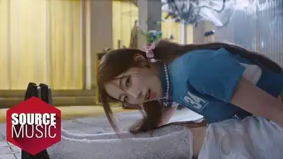 скачать клип LE SSERAFIM - DIFFERENT