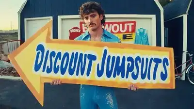 скачать клип Benson Boone - Mr Electric Blue