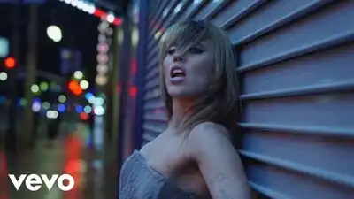 скачать клип Miley Cyrus - Walk of Fame