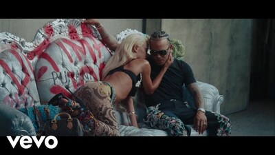 скачать клип Bad Gyal, Ozuna - Ultima Noche
