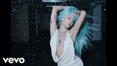 Скачать клип