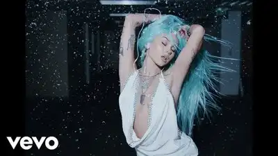 скачать клип Maggie Lindemann - one of the ones