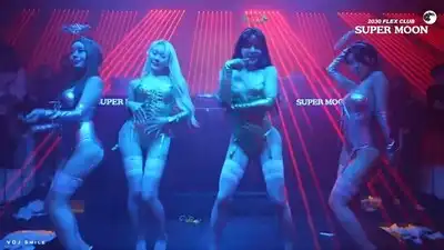 скачать клип Julius Novoxrona - Giv Me Kiss