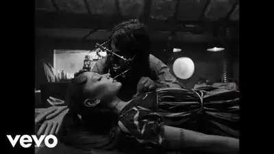 скачать клип Ariana Grande - Hampstead