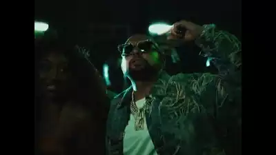 скачать клип Sean Paul - Up Ina Di Air