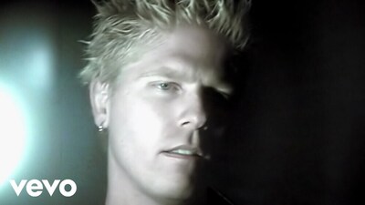 скачать клип The Offspring - Gone Away