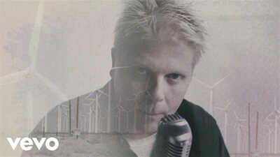 скачать клип The Offspring - Days Go By