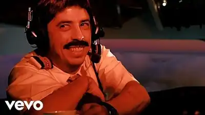 скачать клип Foo Fighters - Learn To Fly