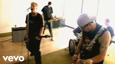 скачать клип The Offspring - She is Got Issues