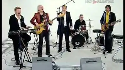 скачать клип ВИА Поющие сердца - В реку смотрятся обла� ...