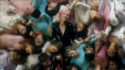 Скачать клип