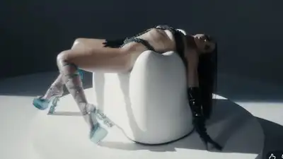 скачать клип Tinashe - I Can See the Future