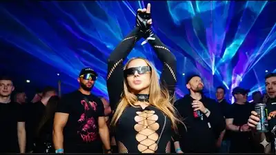 Скачать клип